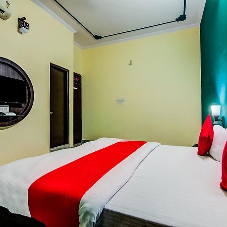 Oyo Hotel Malhotra Jaipur Bagian luar foto