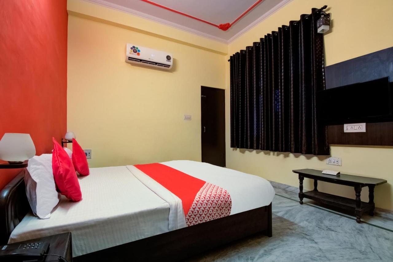 Oyo Hotel Malhotra Jaipur Bagian luar foto
