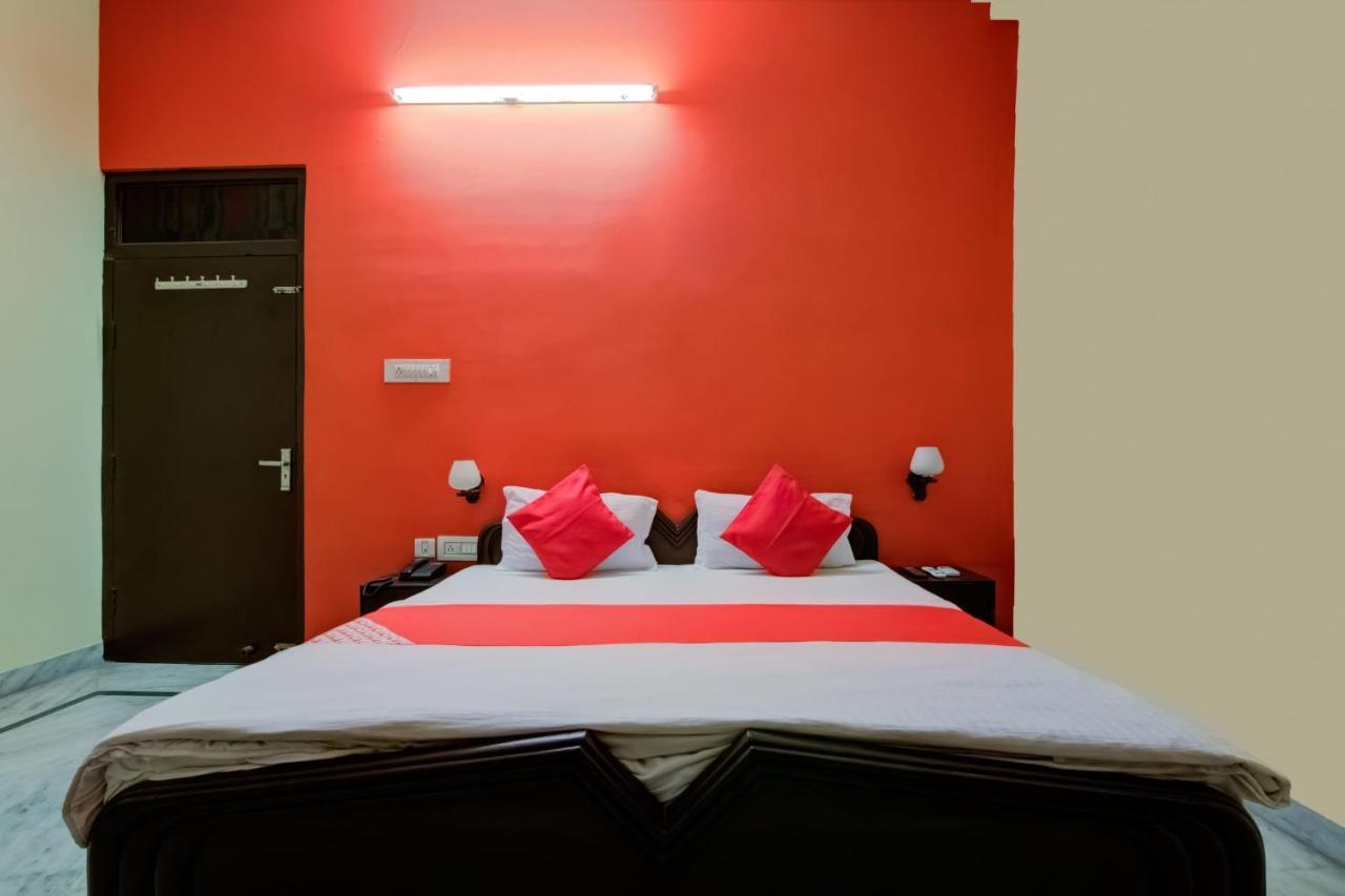 Oyo Hotel Malhotra Jaipur Bagian luar foto