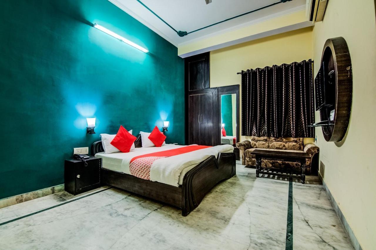 Oyo Hotel Malhotra Jaipur Bagian luar foto
