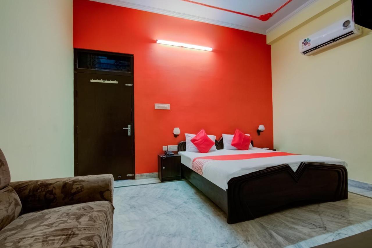 Oyo Hotel Malhotra Jaipur Bagian luar foto