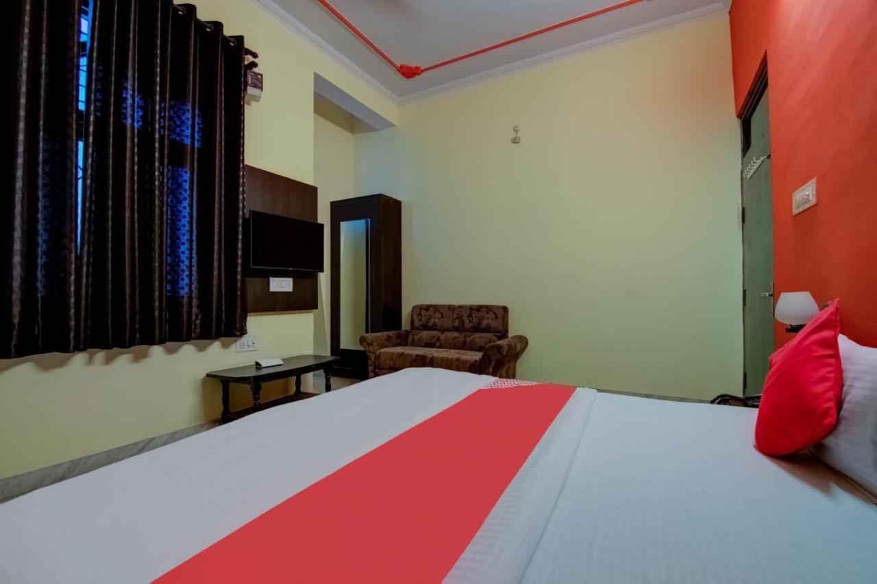 Oyo Hotel Malhotra Jaipur Bagian luar foto