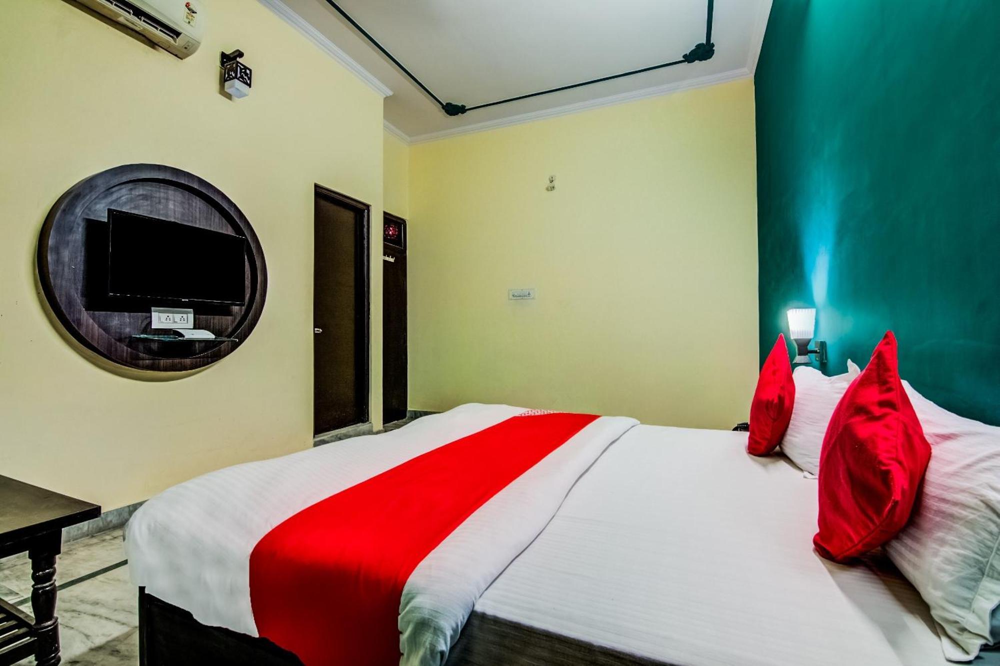 Oyo Hotel Malhotra Jaipur Bagian luar foto